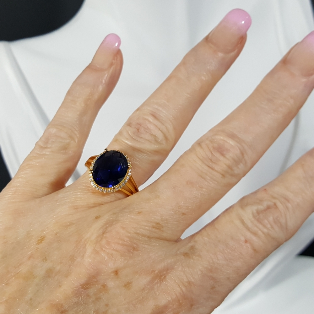 Simulated Blue Sapphire n White Diamonds - Picture 7 of 8